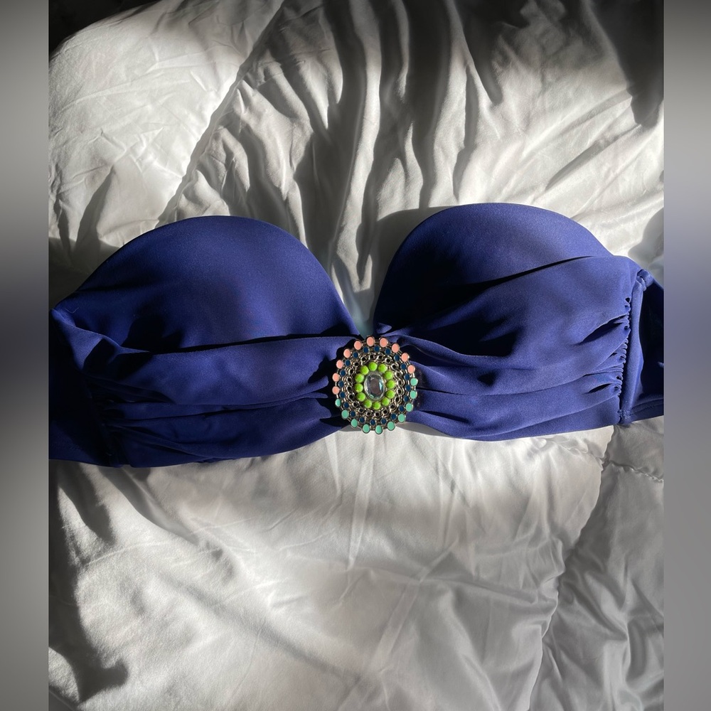 Swim top with jewel in the middle